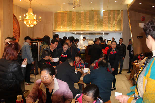 蘭州牛肉面加盟哪家好，看看火爆店面就知道
