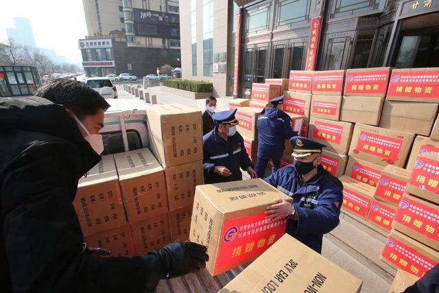 甘肅電投集團向省紅十字會捐贈13萬件醫(yī)用防護物資