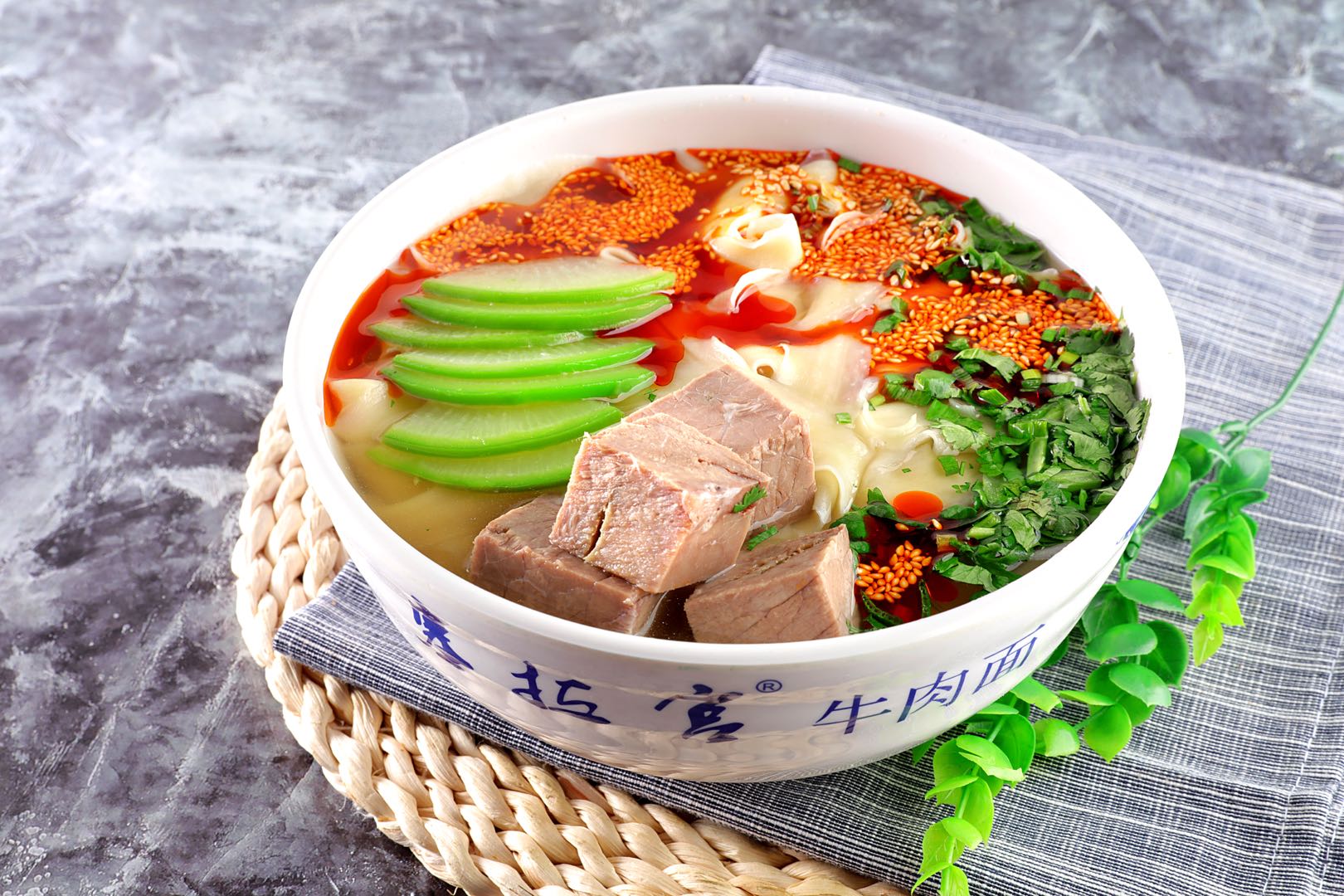 【蘭州牛肉面加盟】餐飲加盟怎么選，蘭州塞拉宮帶你領略**